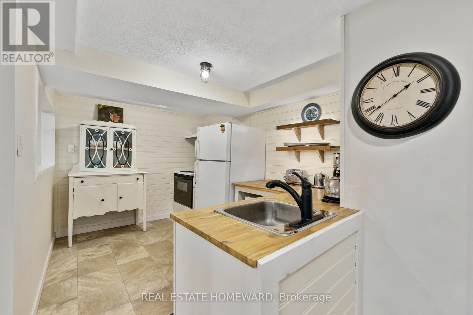 96 JAMES STREET W - 32