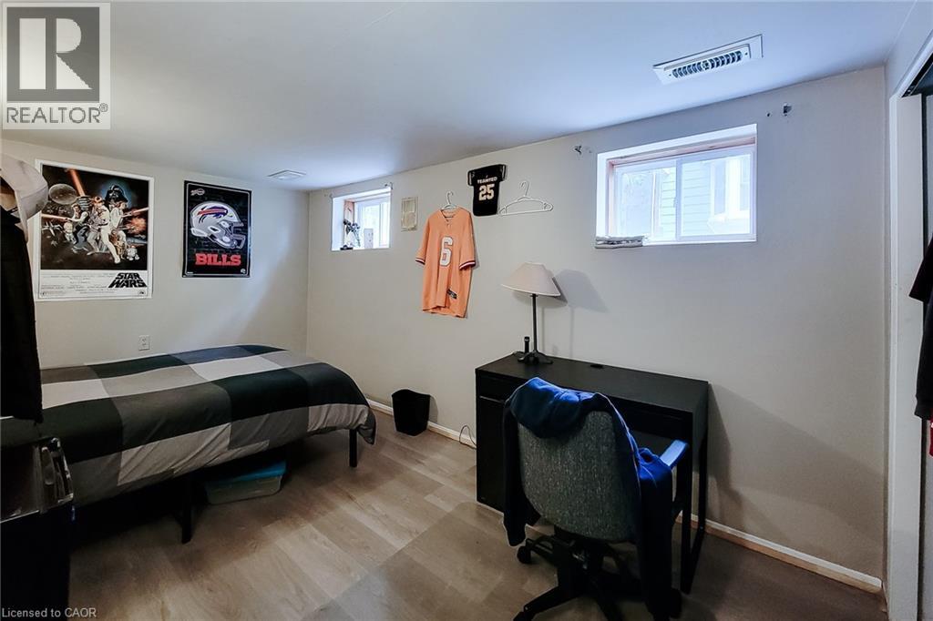 7 NORFOLK Street N - 22