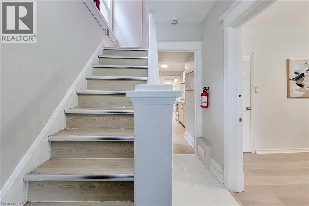7 NORFOLK Street N - Image 14