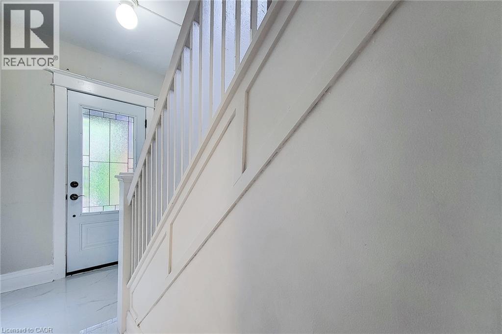 7 NORFOLK Street N - Image 6