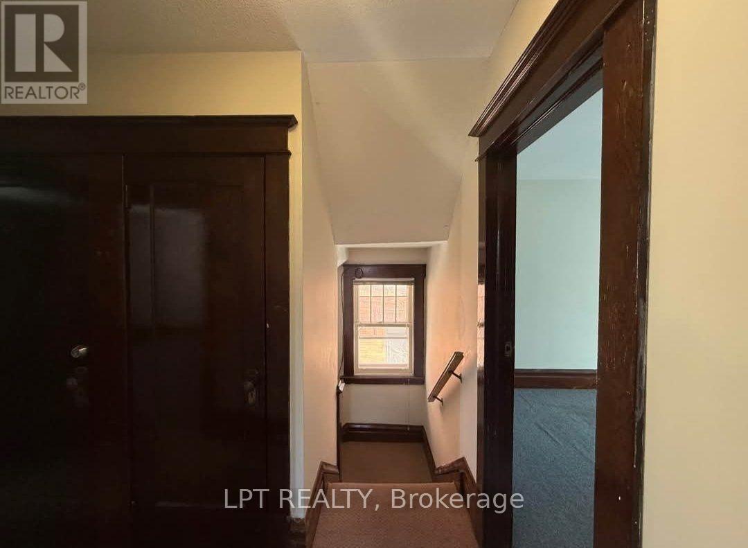 5 Bed, 2 Bath House for Rent in Ottawa – 322 WAVERLEY STREET, Ottawa – MLS# X13541228 - Image 8