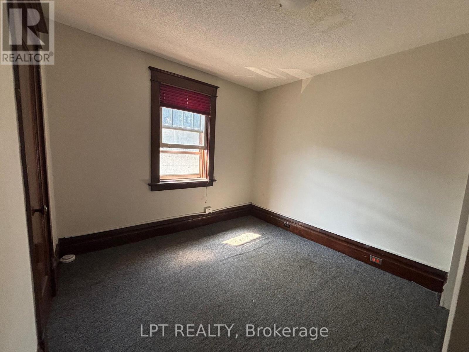 5 Bed, 2 Bath House for Rent in Ottawa – 322 WAVERLEY STREET, Ottawa – MLS# X13541228 - Image 9