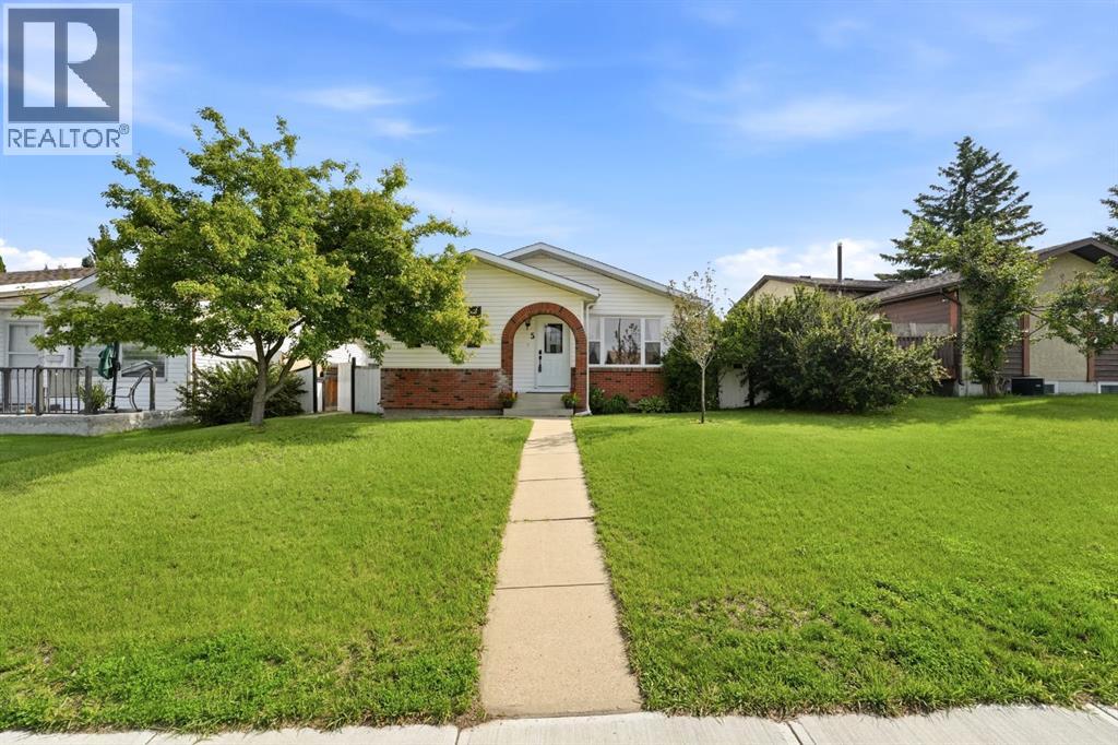 Listing photo – 5 Everitt Crescent, Red Deer
