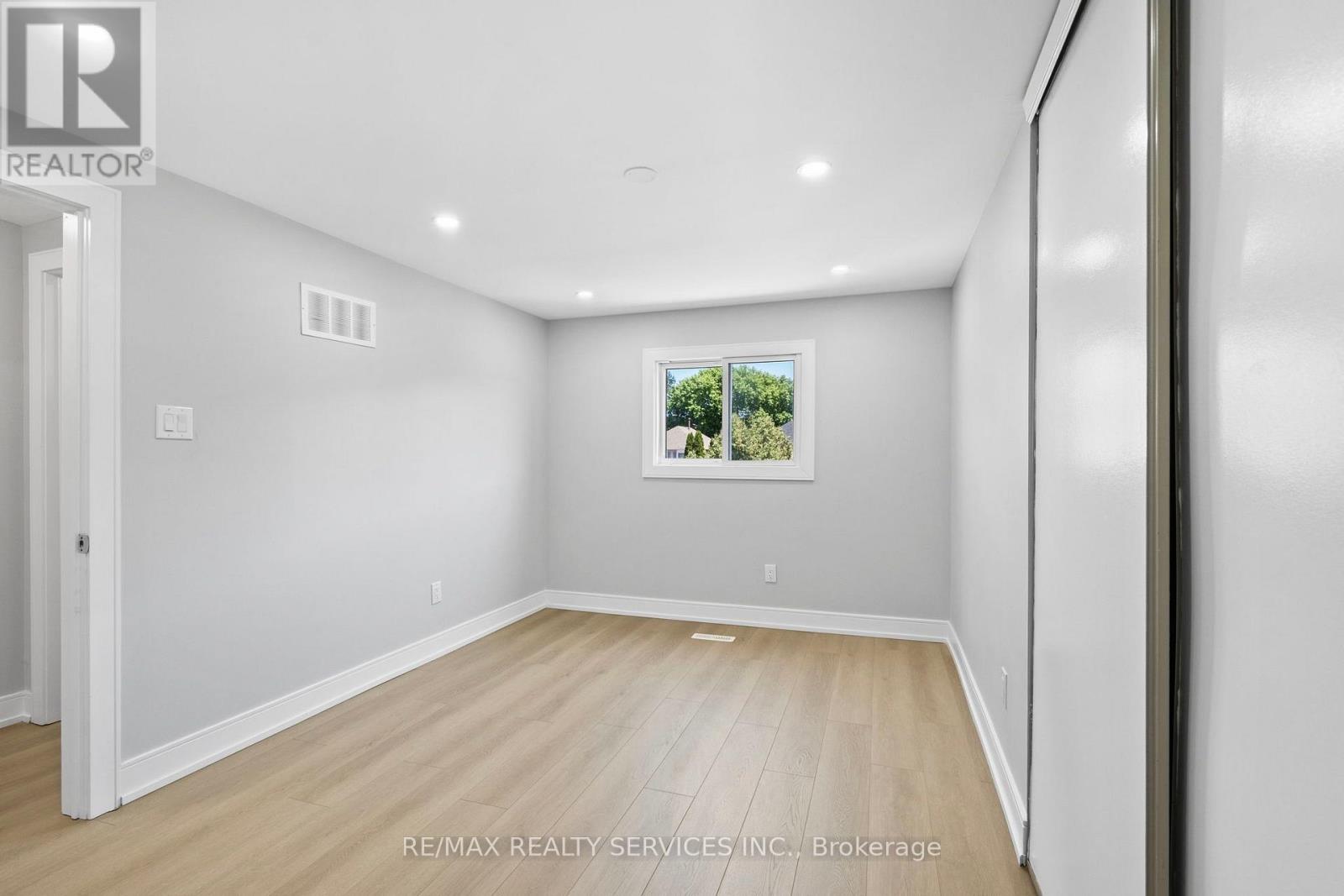 1273 BARBERRY GREEN - 27