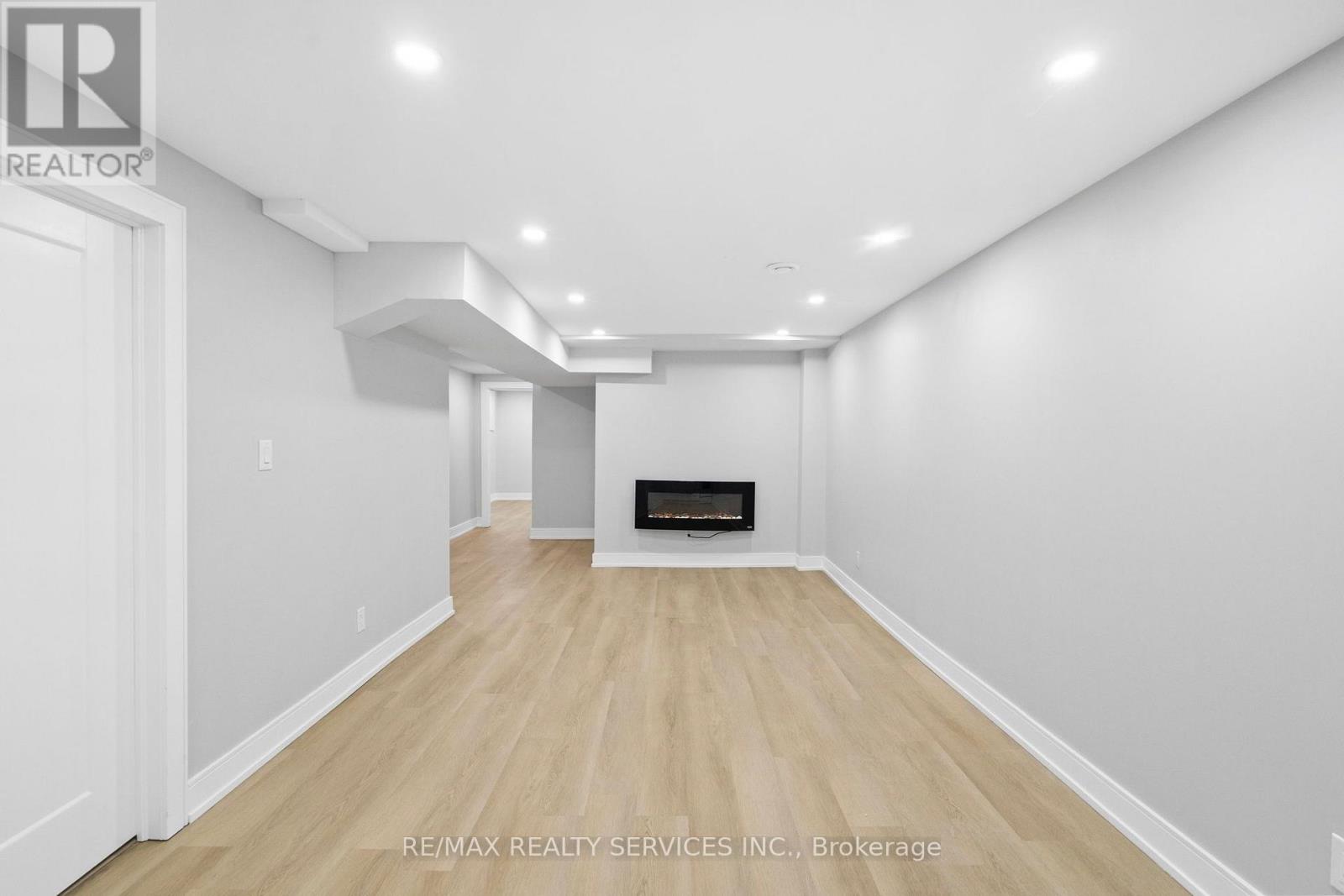 1273 BARBERRY GREEN - 32