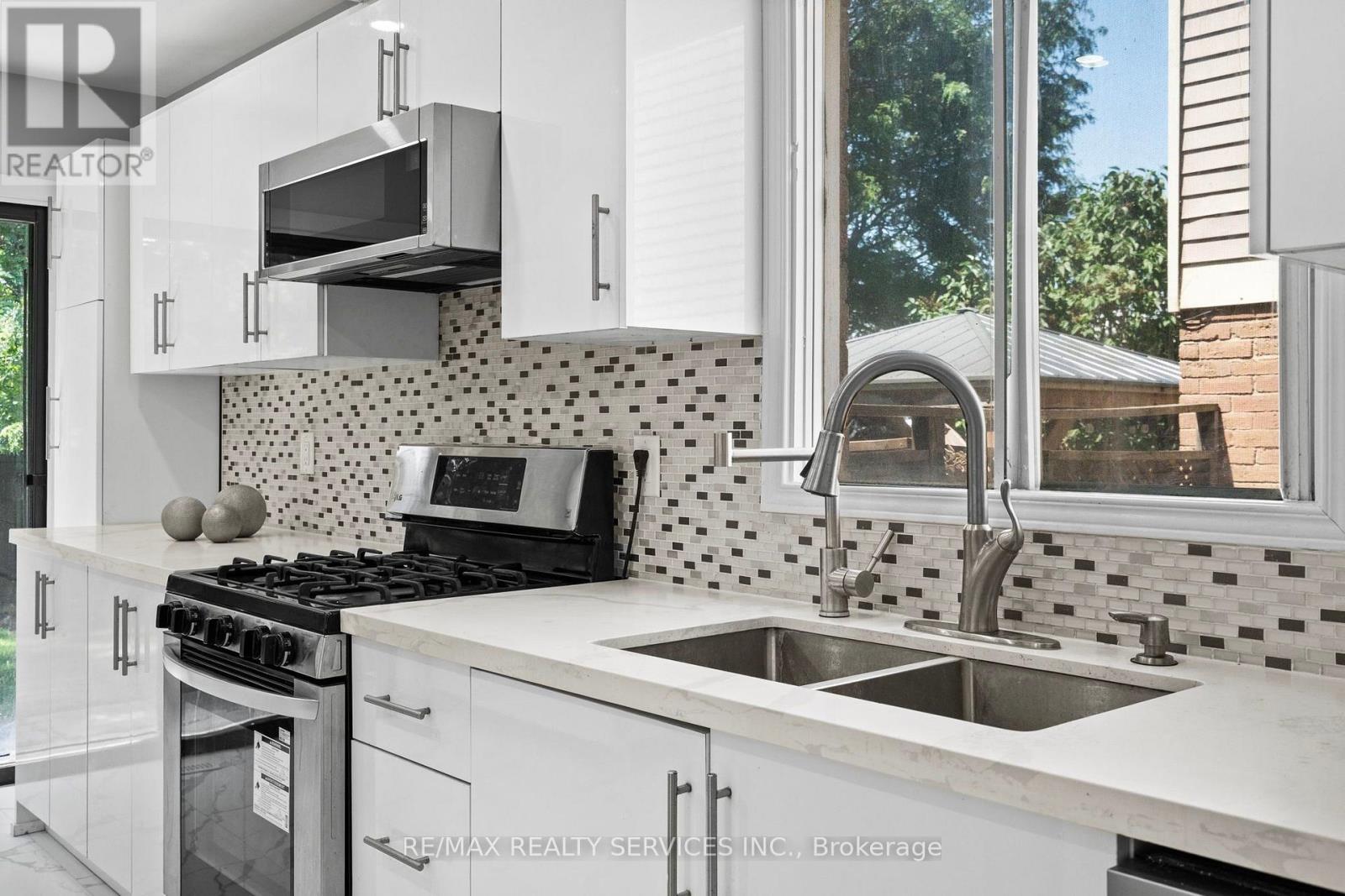 1273 BARBERRY GREEN - 15