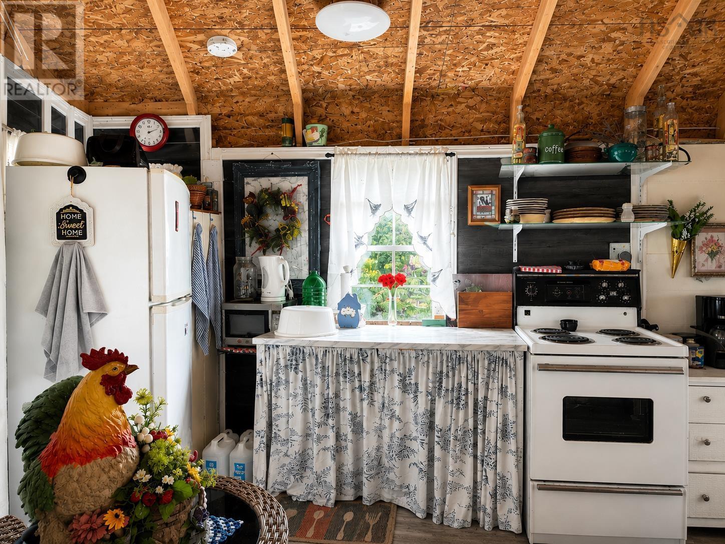 3890 Hillside Boularderie Road - 8