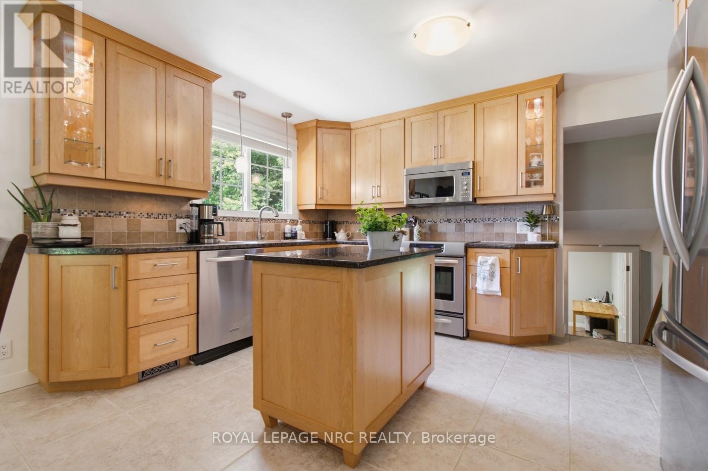 37 SPRUCESIDE CRESCENT - 7