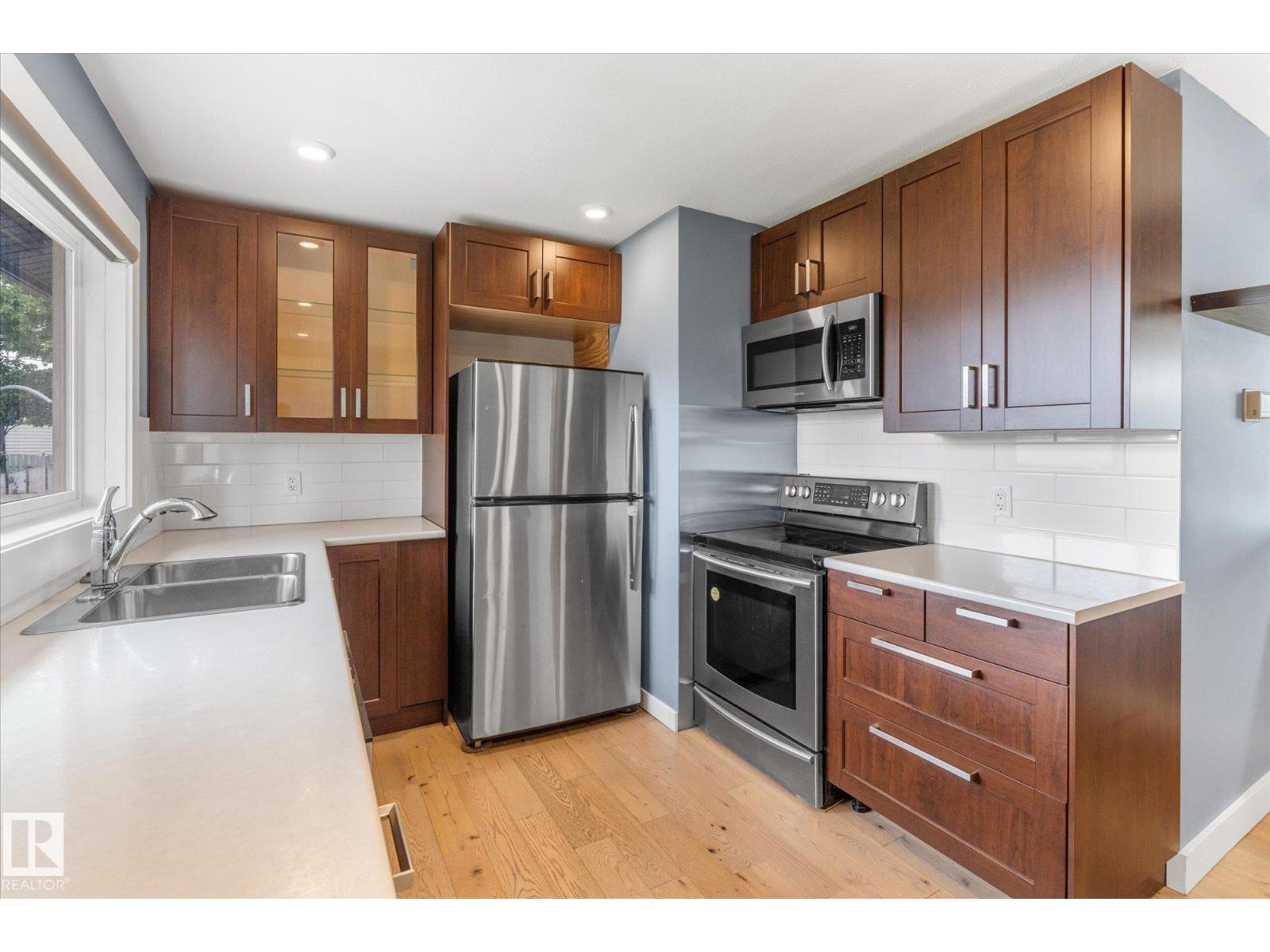 10945 164 Street NW - 13