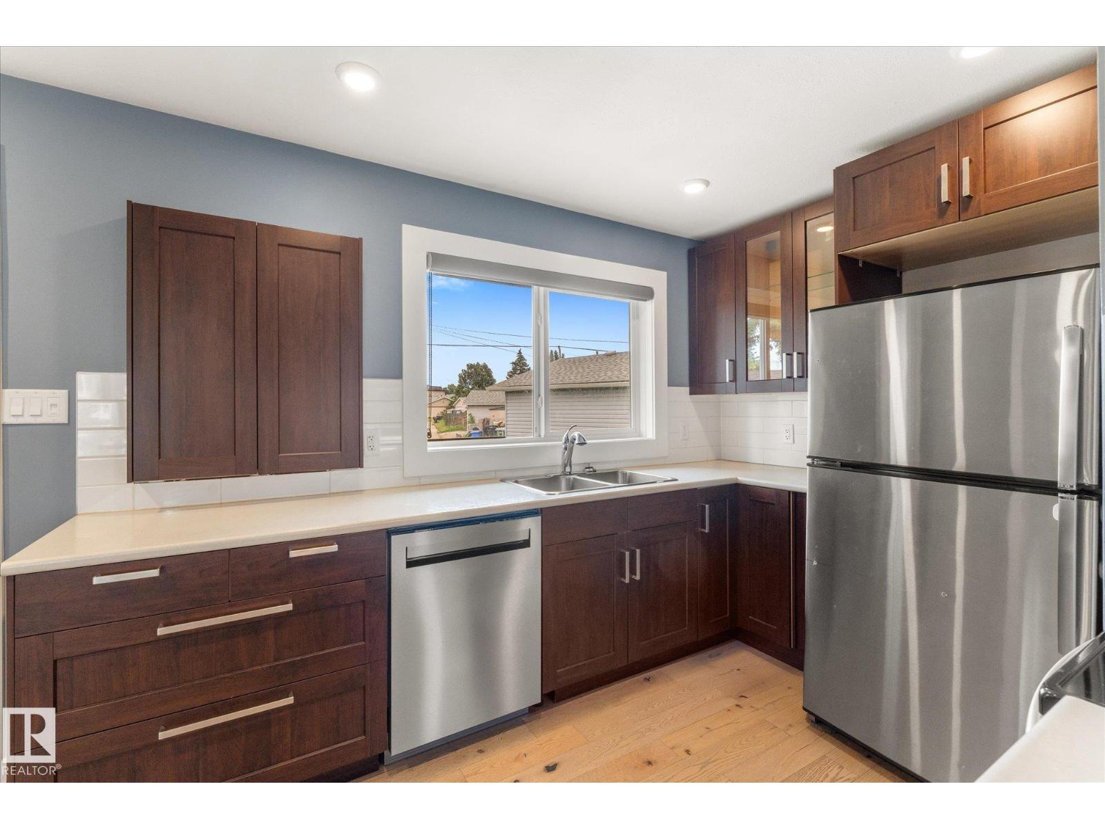 10945 164 Street NW - 16