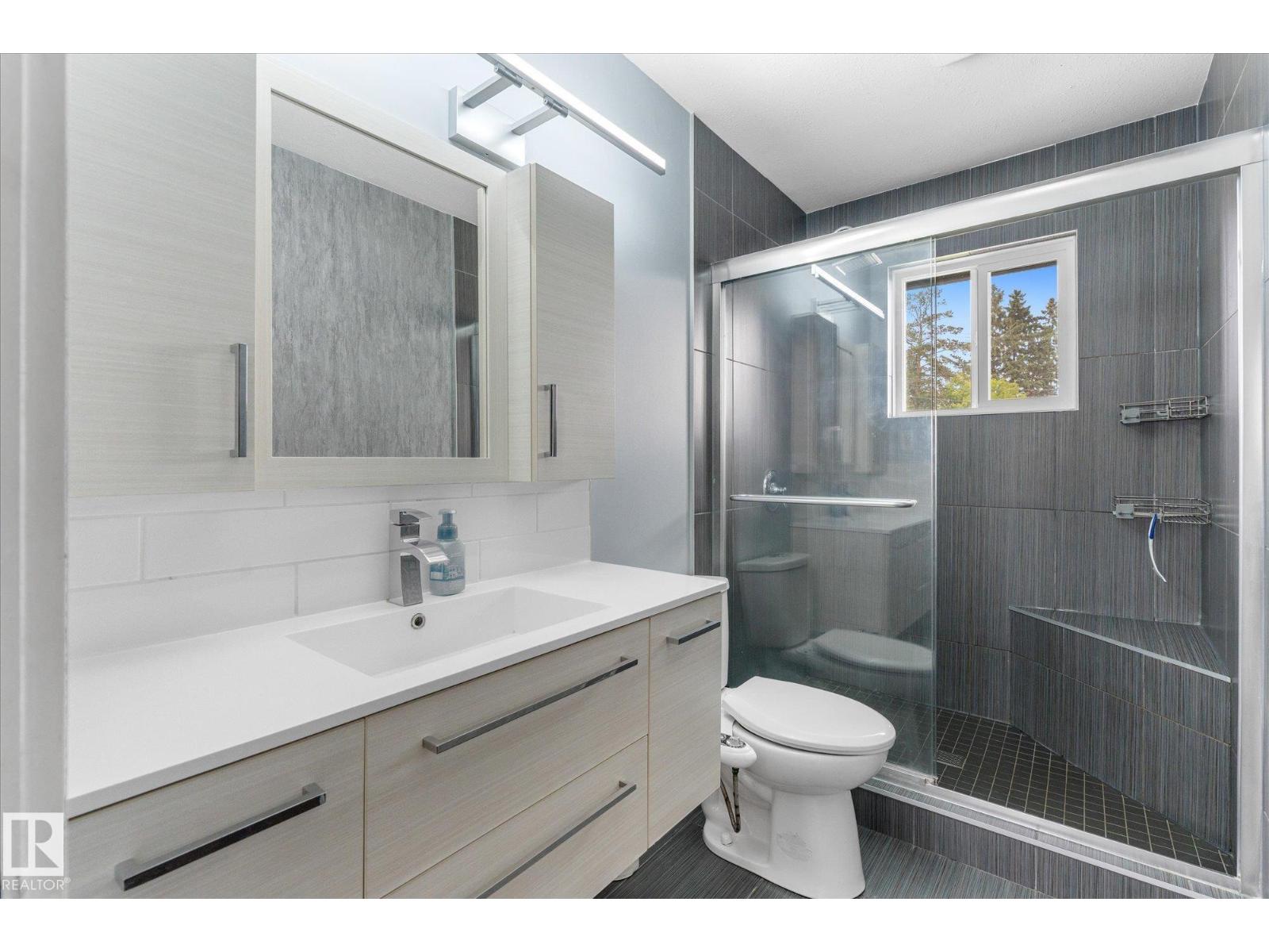 10945 164 Street NW - 28