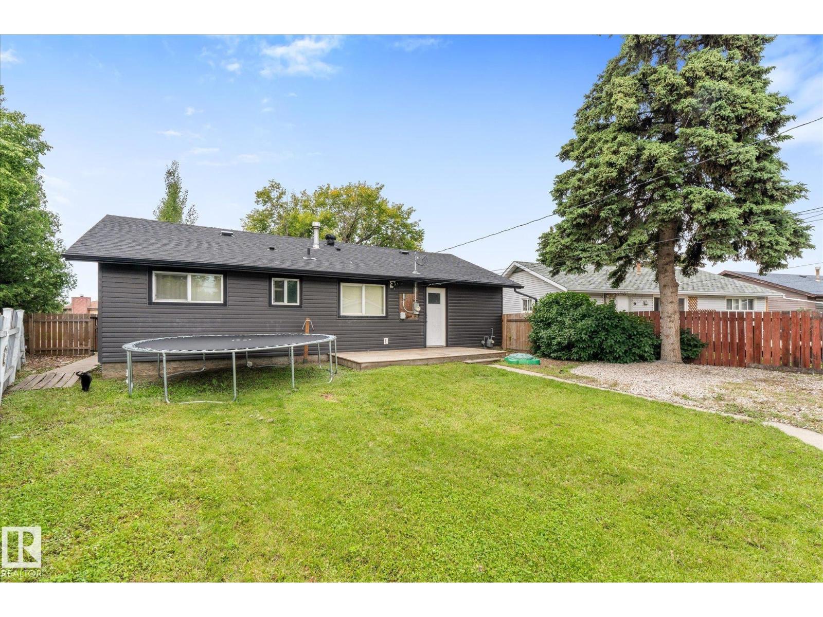 10945 164 Street NW - 32