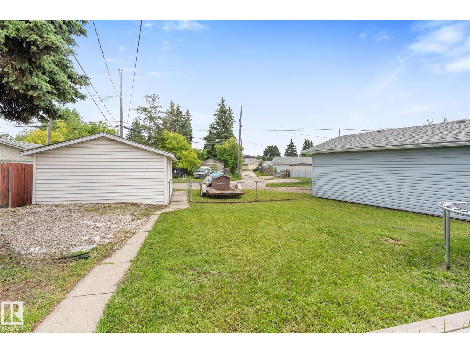 10945 164 Street NW - 33