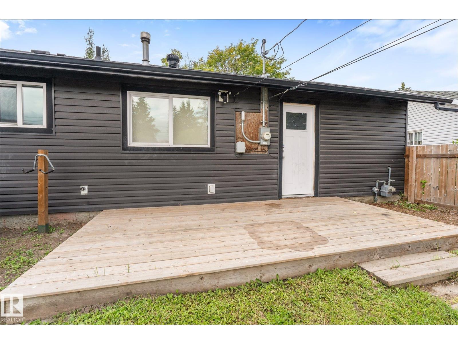 10945 164 Street NW - 35