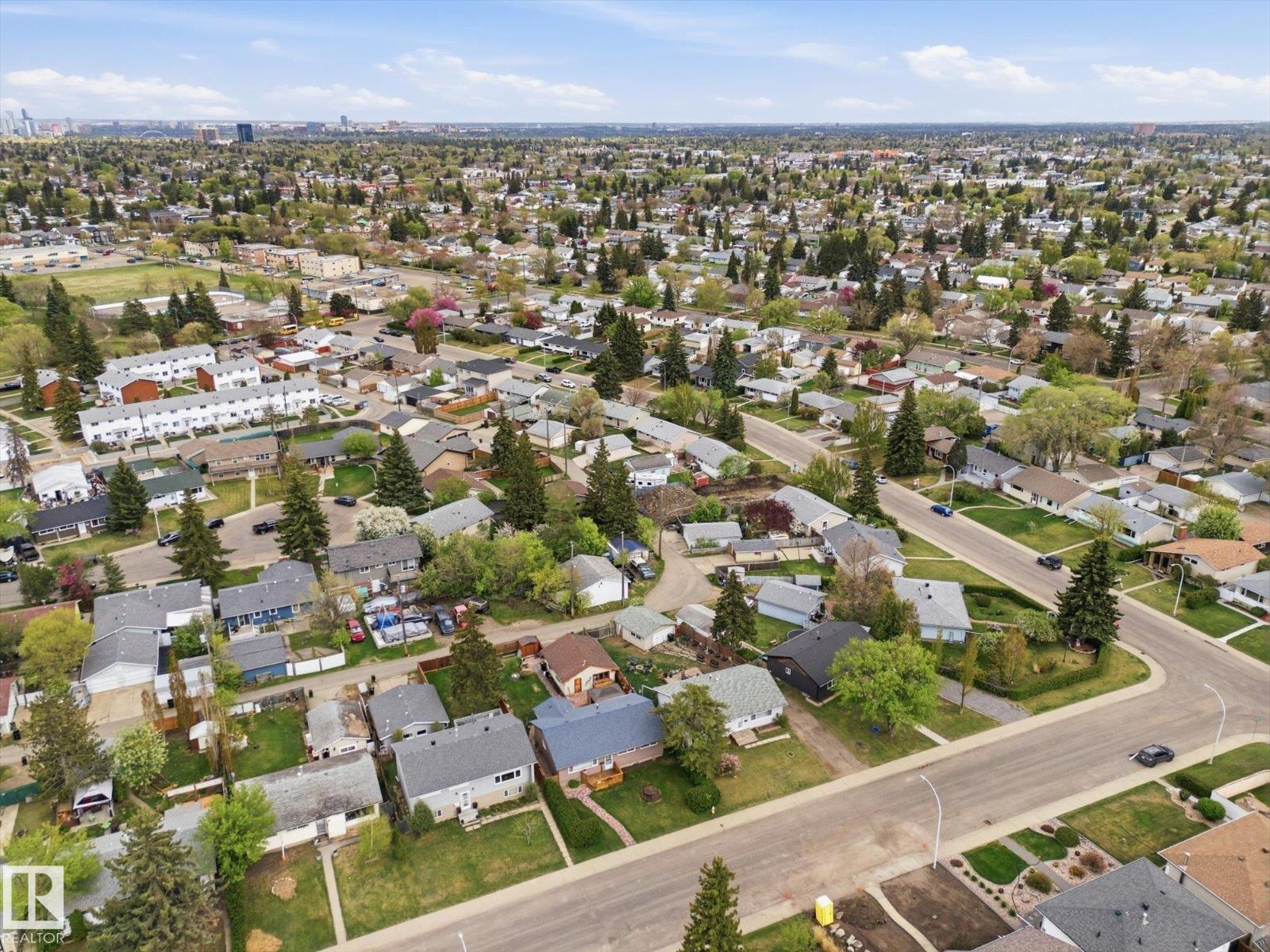 10945 164 Street NW - 41