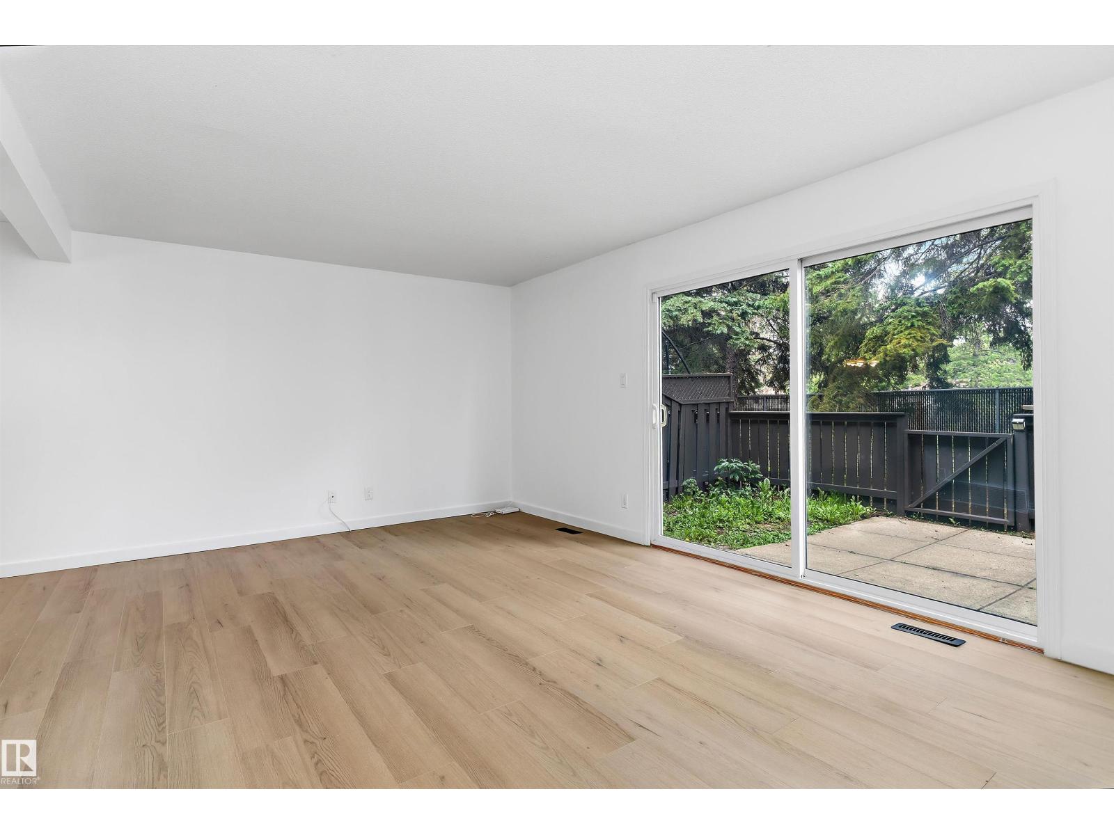 17406 76 AV NW - 11