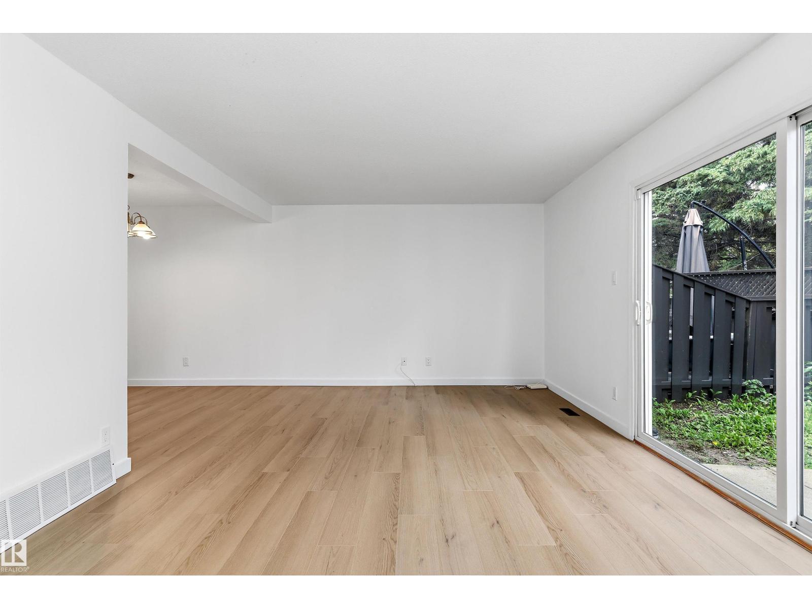 17406 76 AV NW - 15