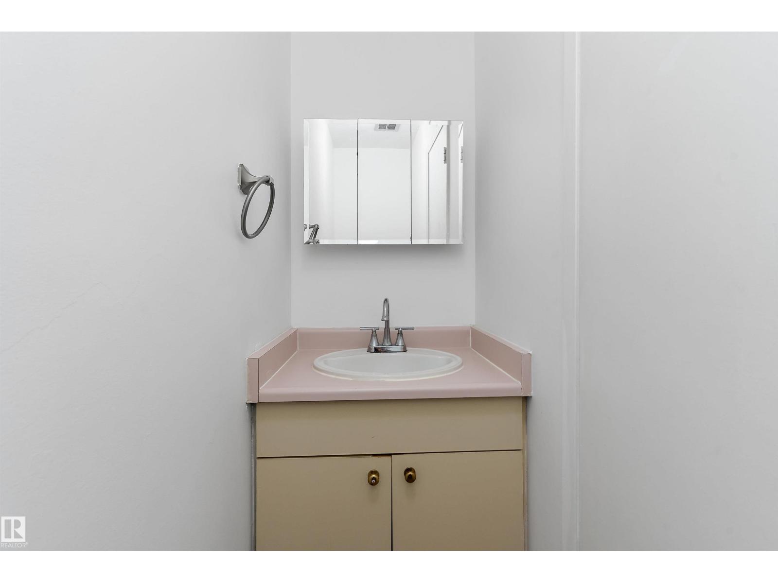 17406 76 AV NW - 16