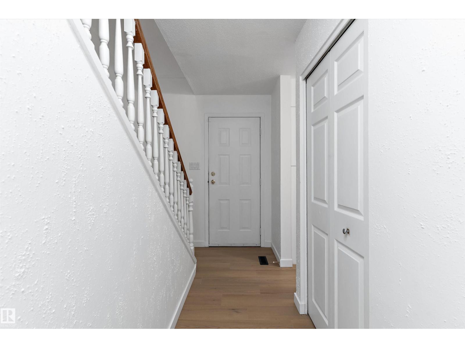 17406 76 AV NW - 17
