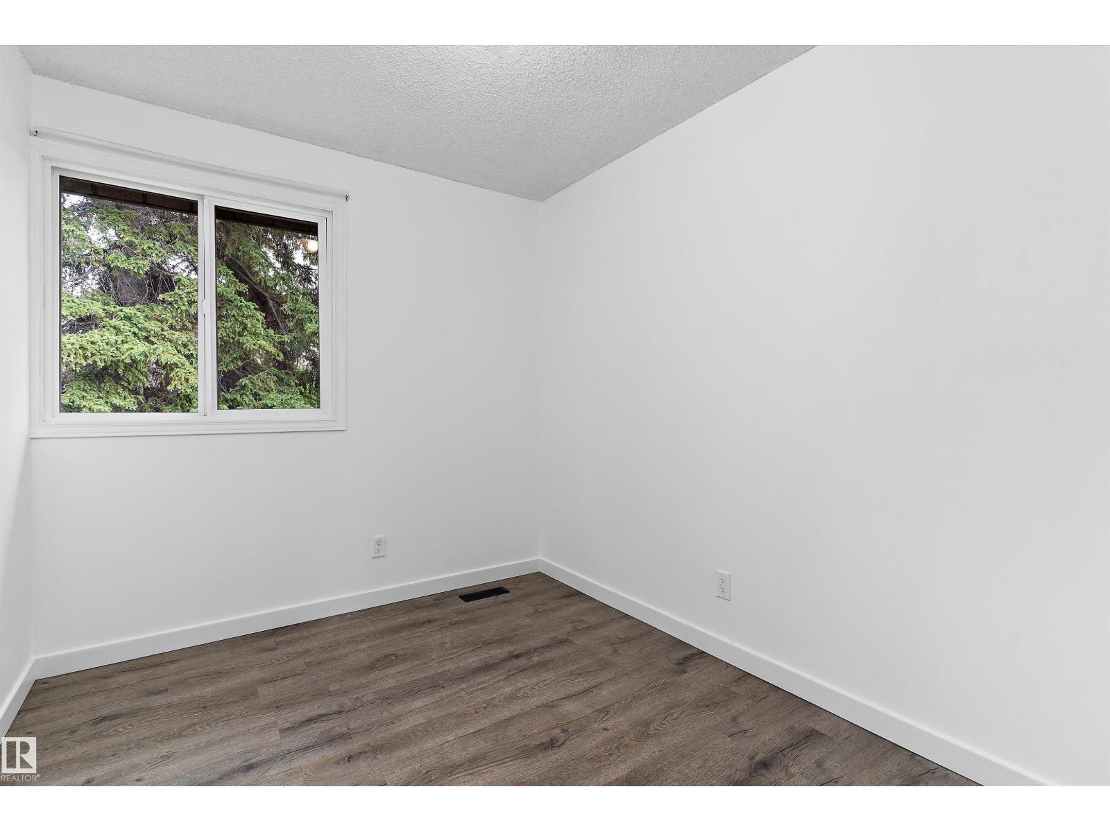 17406 76 AV NW - 25
