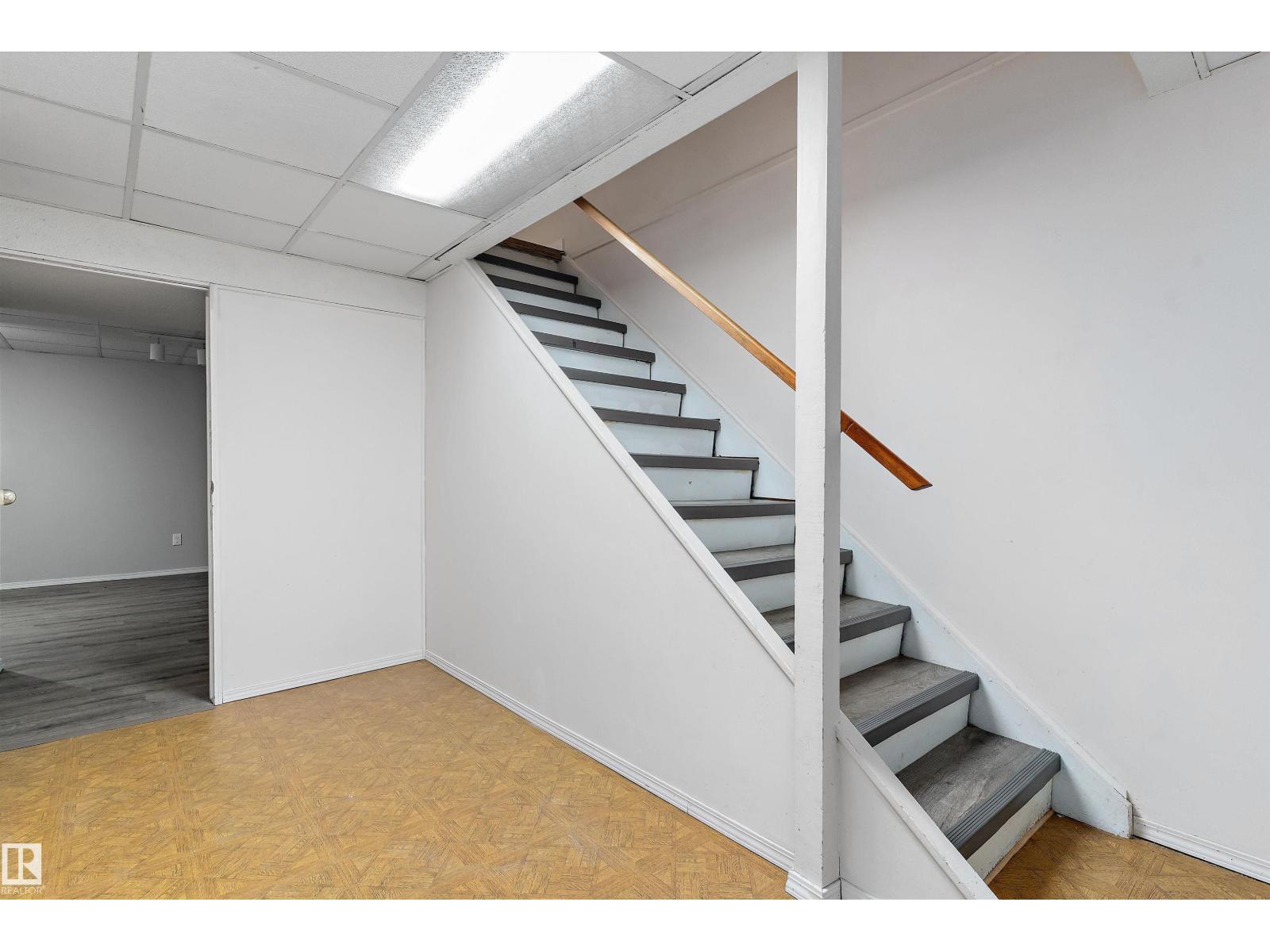 17406 76 AV NW - 27
