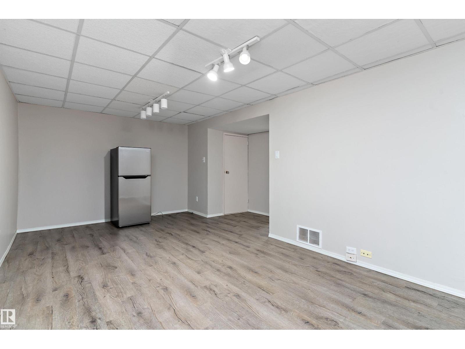 17406 76 AV NW - 30