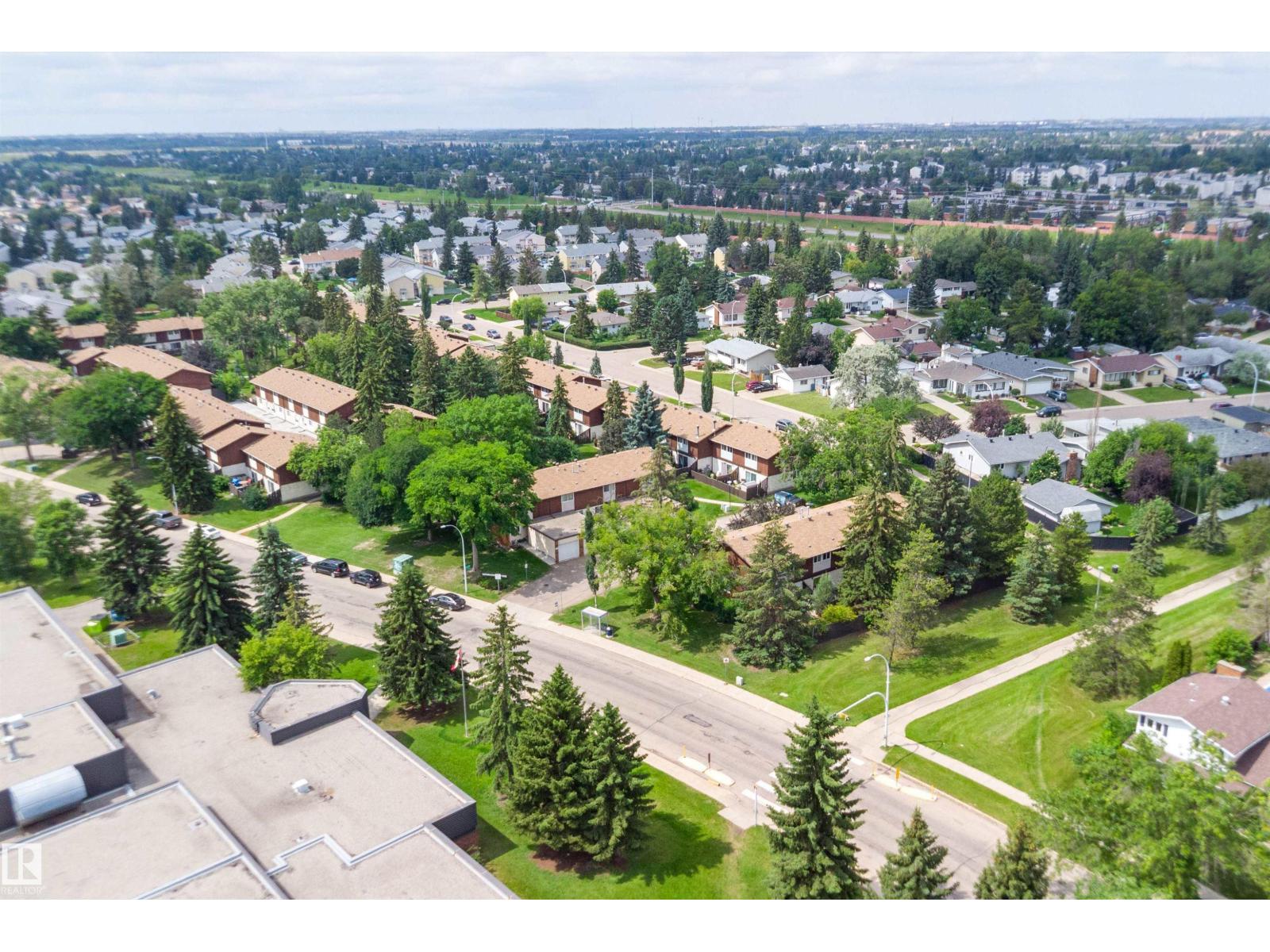 17406 76 AV NW - 50
