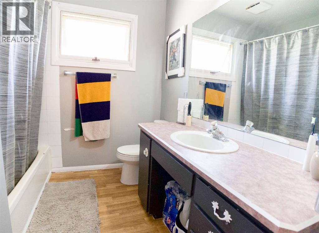 4122 50 Street - 9