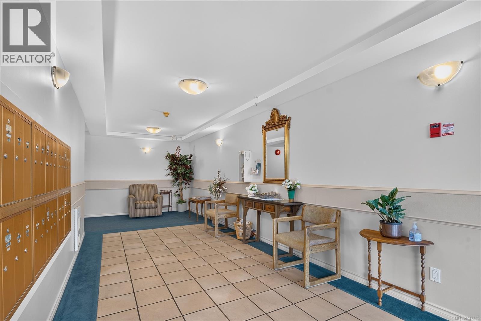 #410 220 Island Hwy W - 13