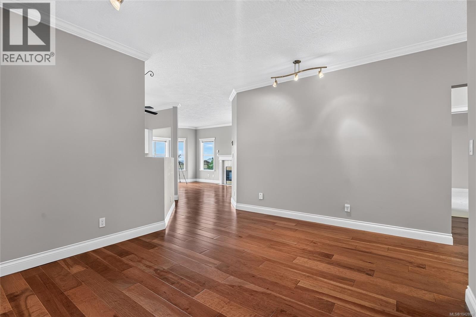 #410 220 Island Hwy W - 15