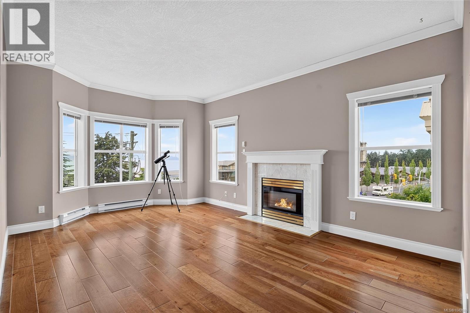 #410 220 Island Hwy W - 17