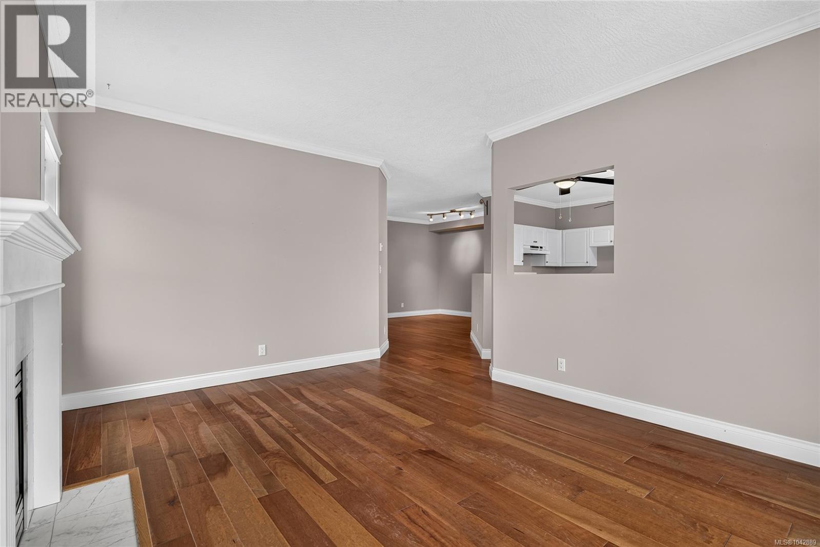 #410 220 Island Hwy W - 19