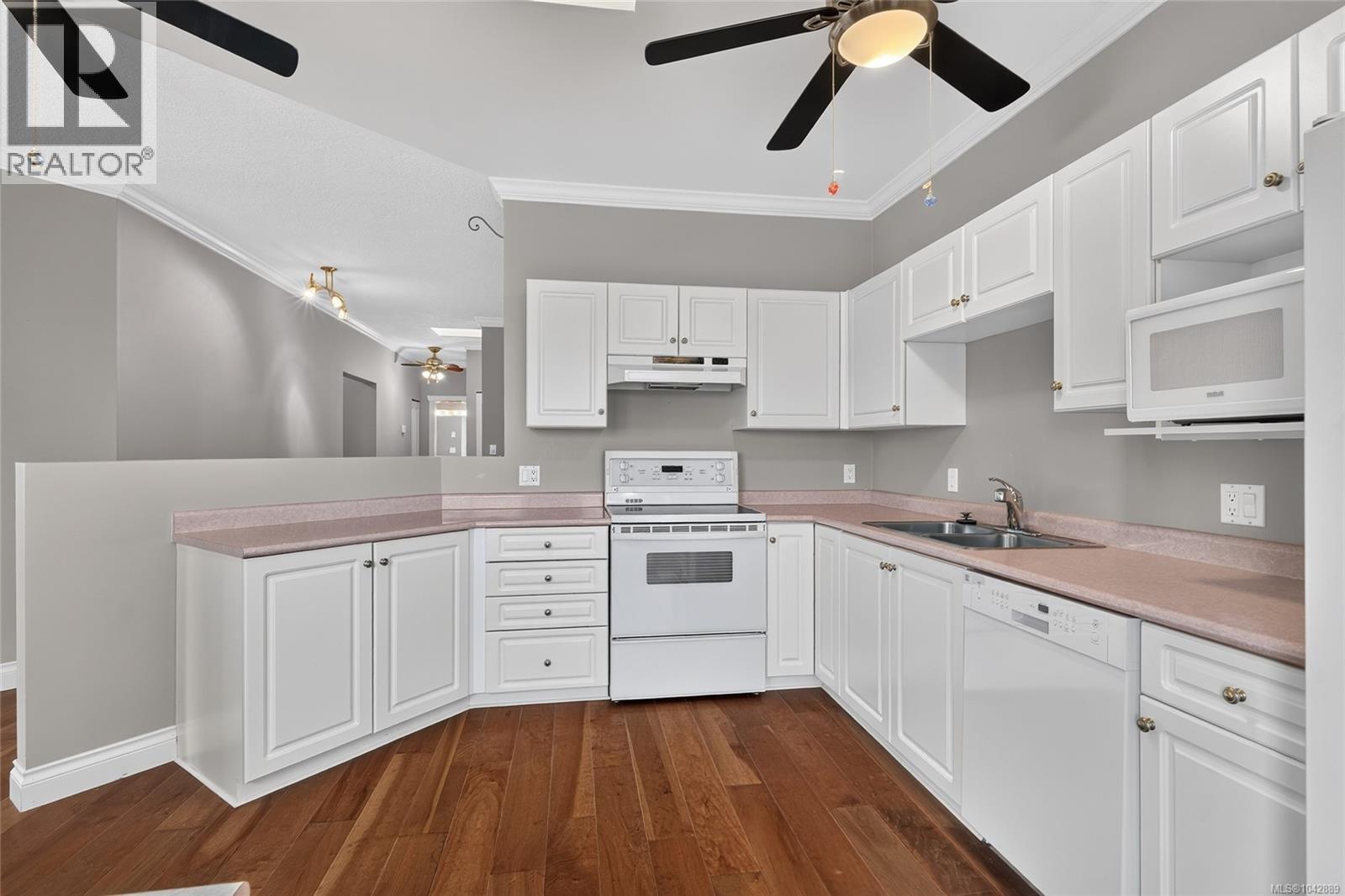 #410 220 Island Hwy W - 23