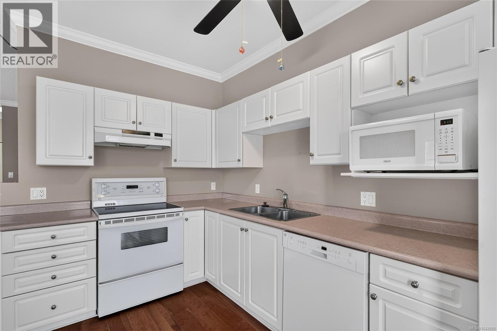 #410 220 Island Hwy W - 26
