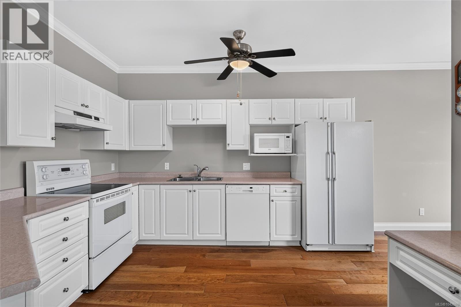 #410 220 Island Hwy W - 27