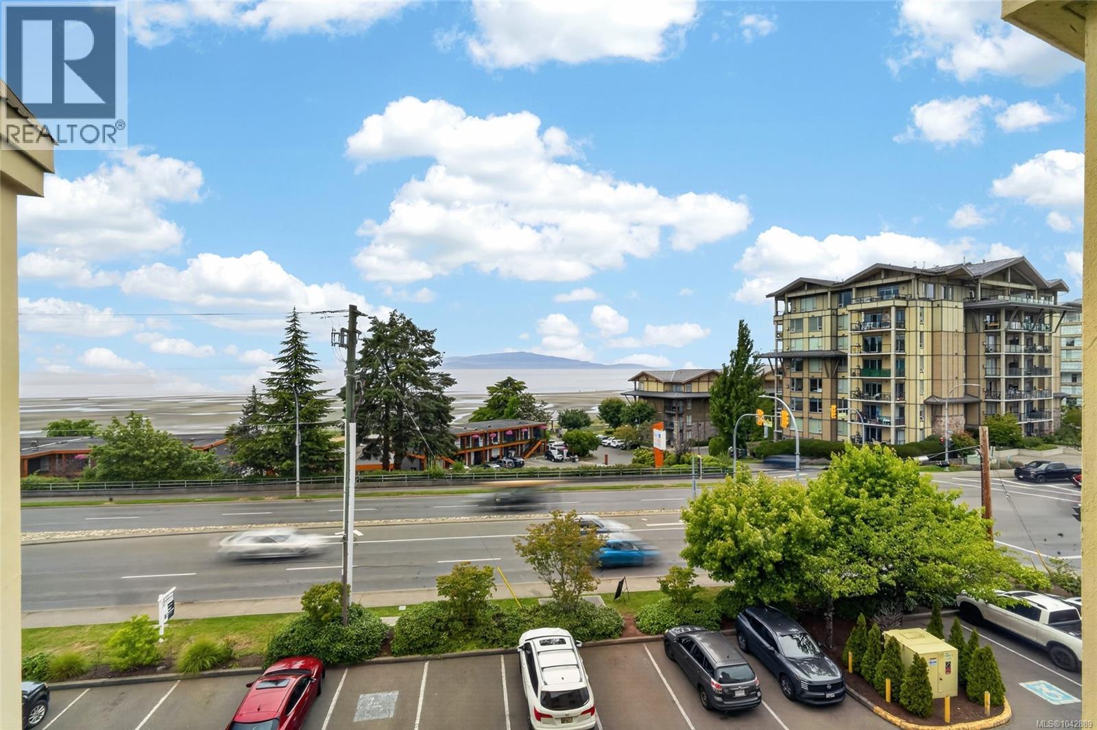 #410 220 Island Hwy W - 42