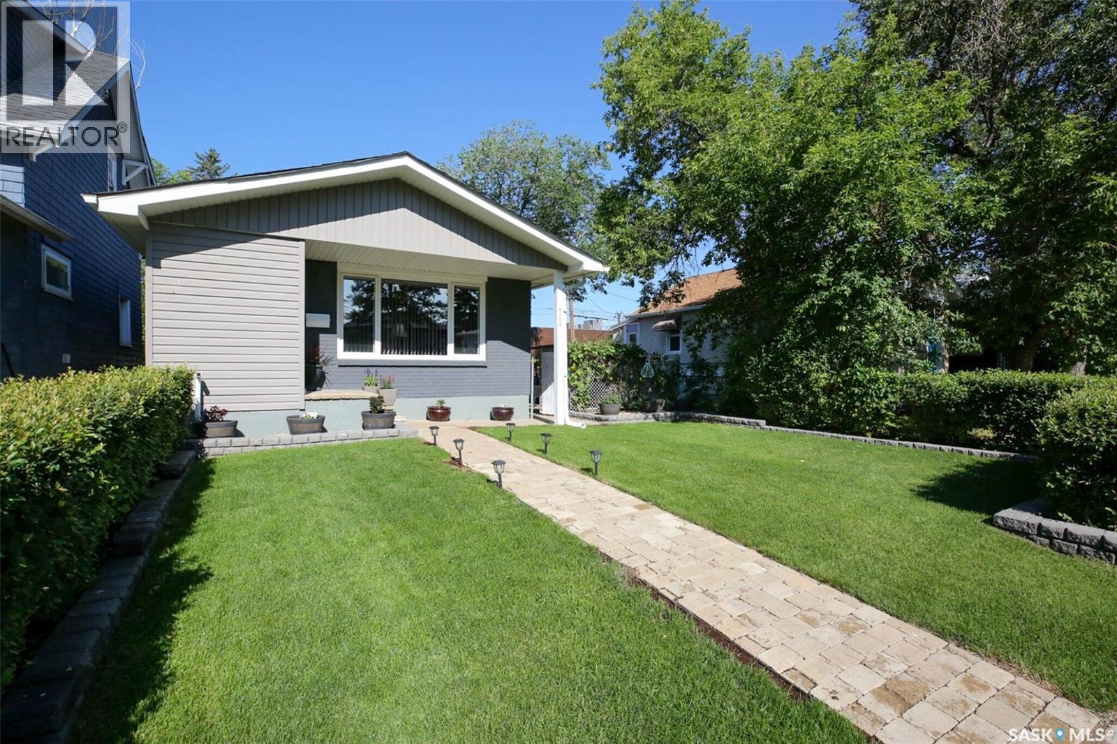 2122 Wascana STREET - 1