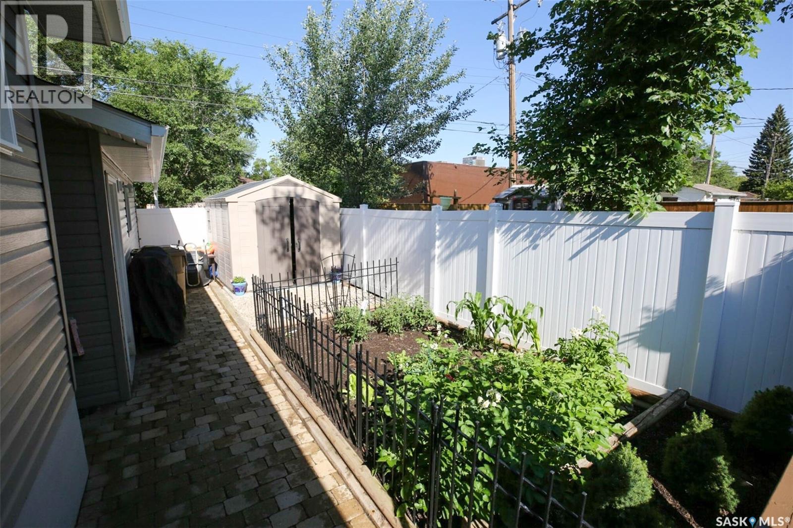 2122 Wascana STREET - 20