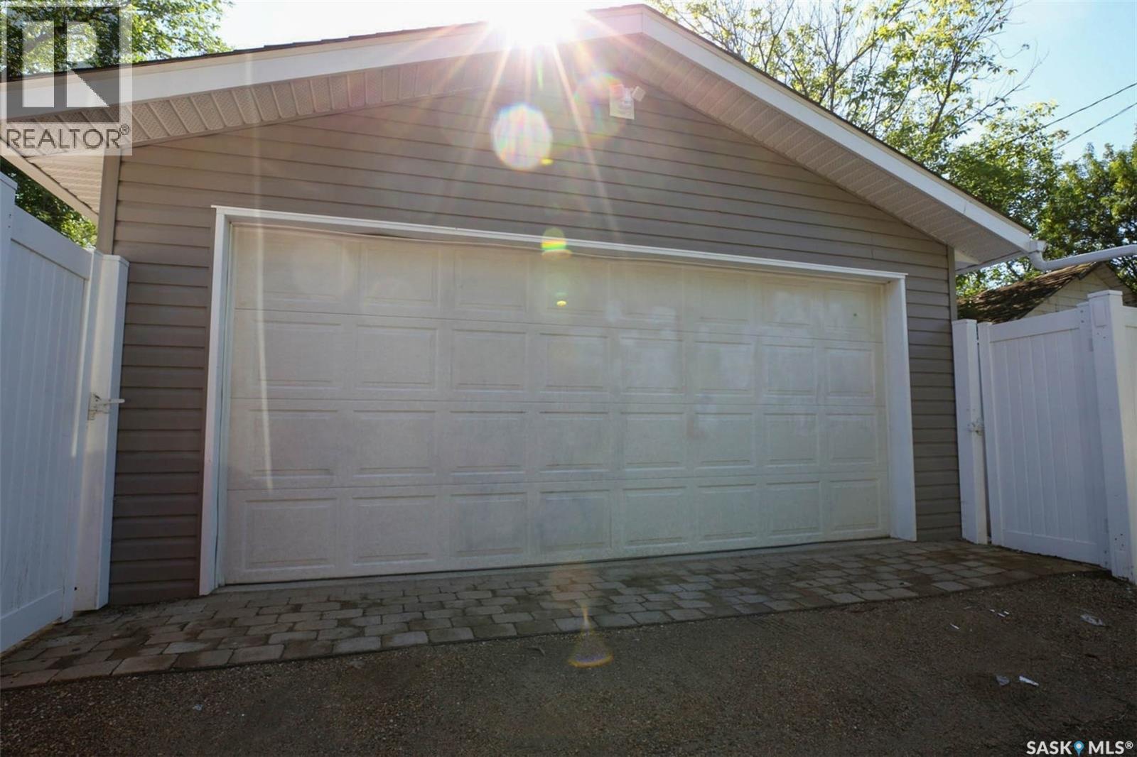 2122 Wascana STREET - 25