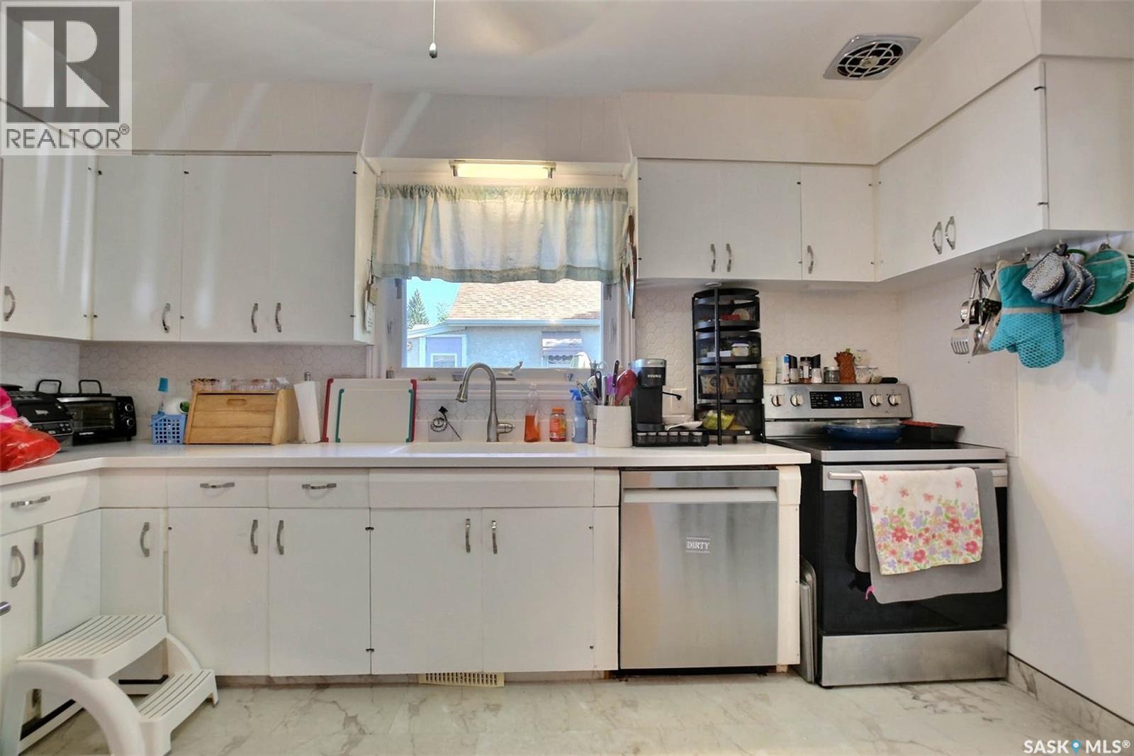 2122 Wascana STREET - 9
