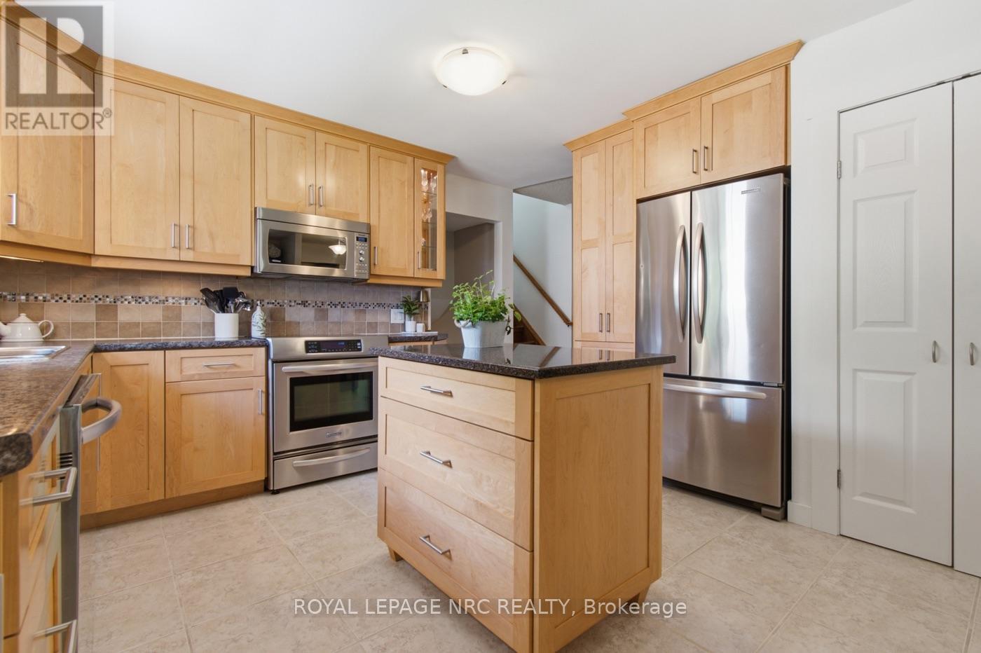 37 SPRUCESIDE CRESCENT - 10