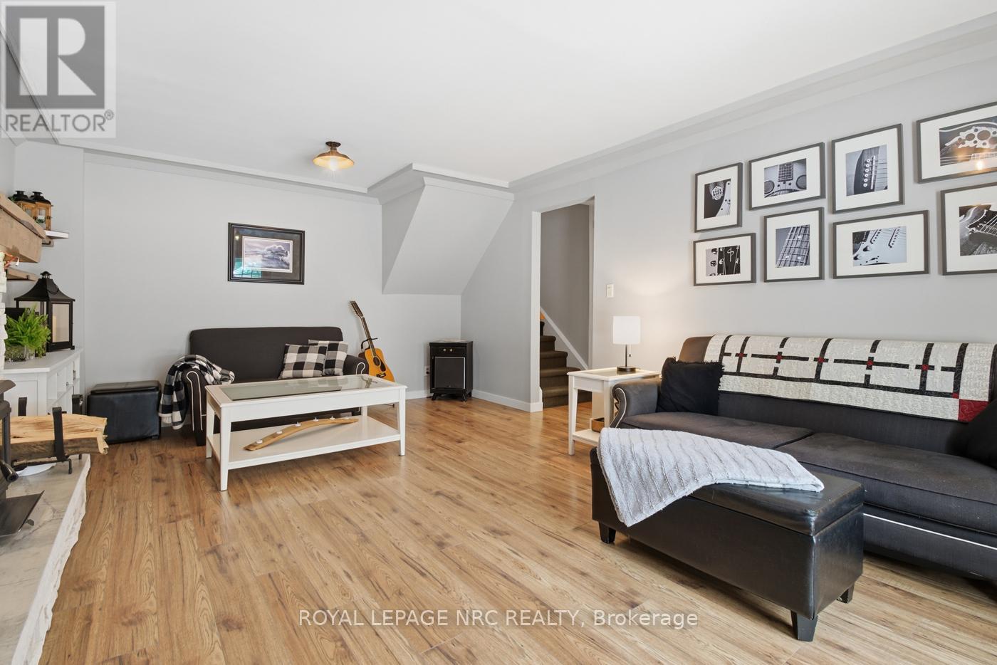37 SPRUCESIDE CRESCENT - 22