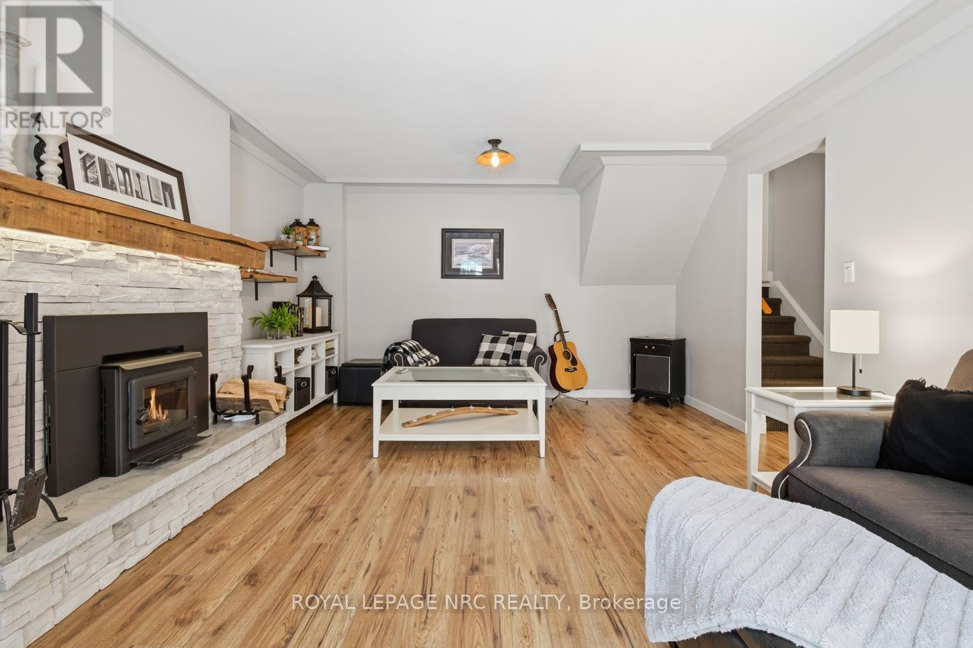 37 SPRUCESIDE CRESCENT - 19