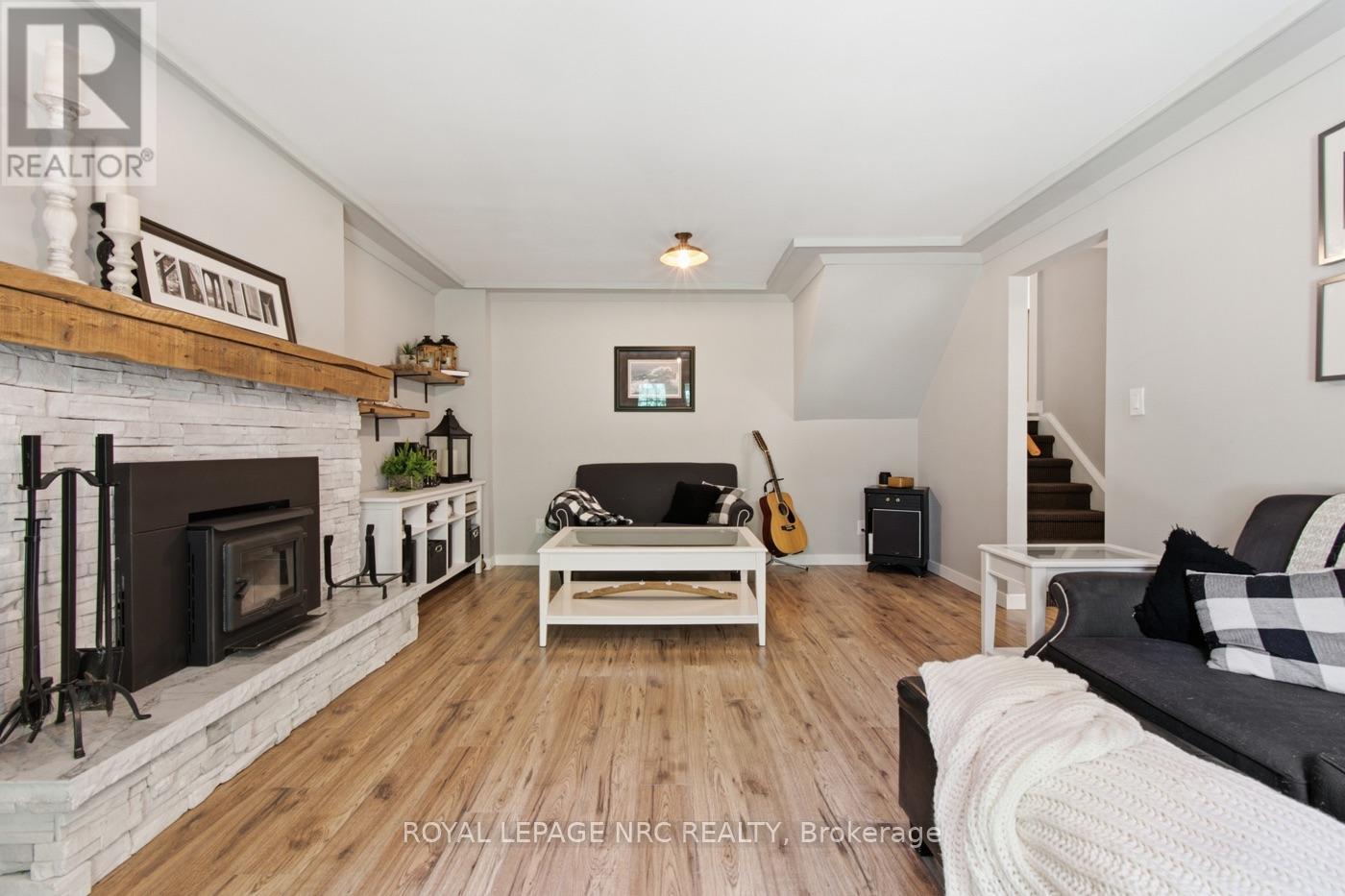 37 SPRUCESIDE CRESCENT - 18
