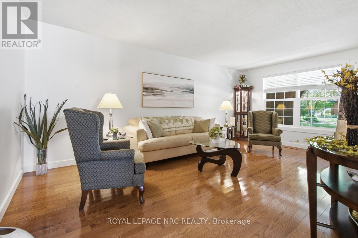37 SPRUCESIDE CRESCENT - 4