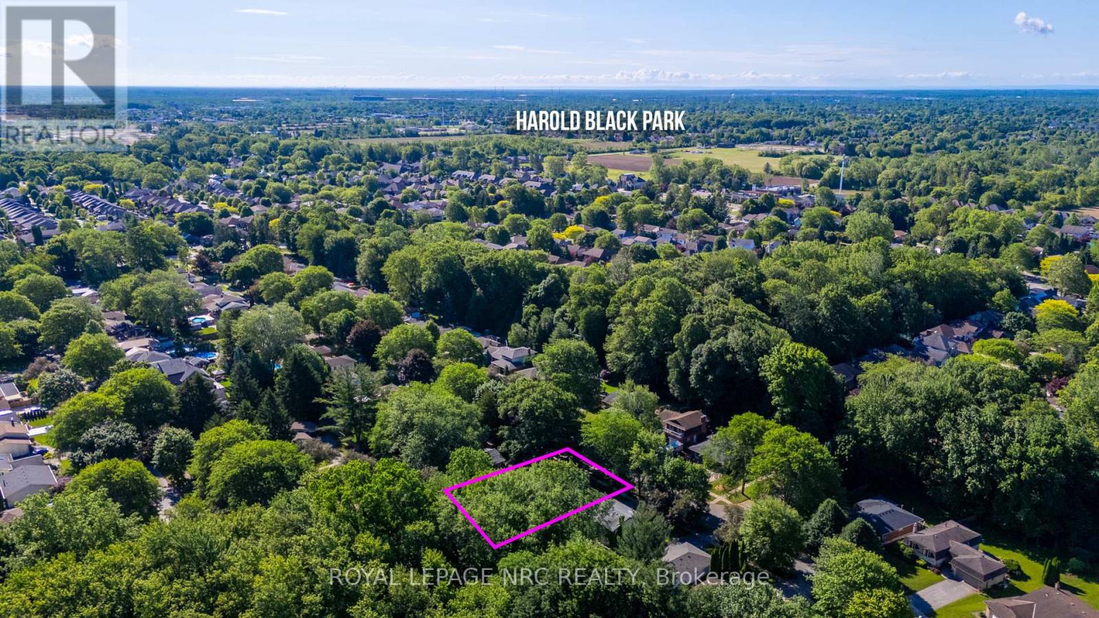 37 SPRUCESIDE CRESCENT - 39
