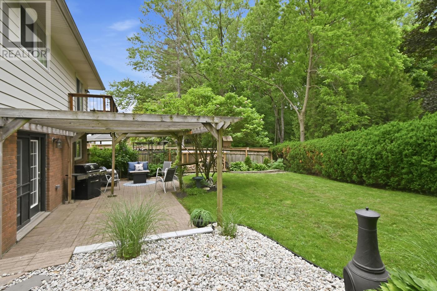 37 SPRUCESIDE CRESCENT - 32