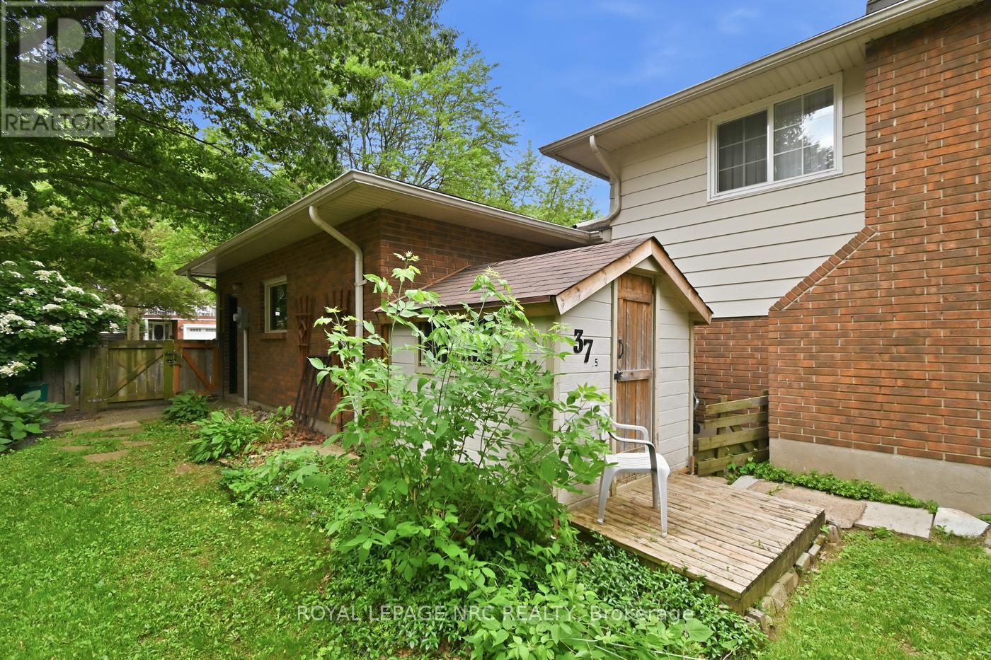 37 SPRUCESIDE CRESCENT - 31