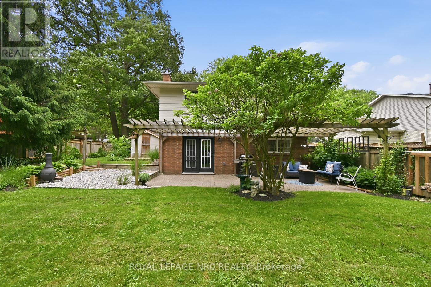 37 SPRUCESIDE CRESCENT - 34