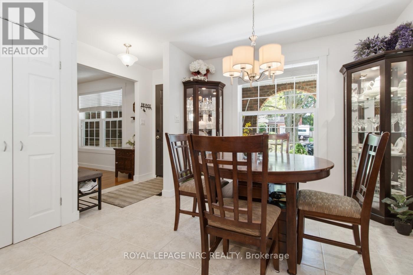 37 SPRUCESIDE CRESCENT - 36